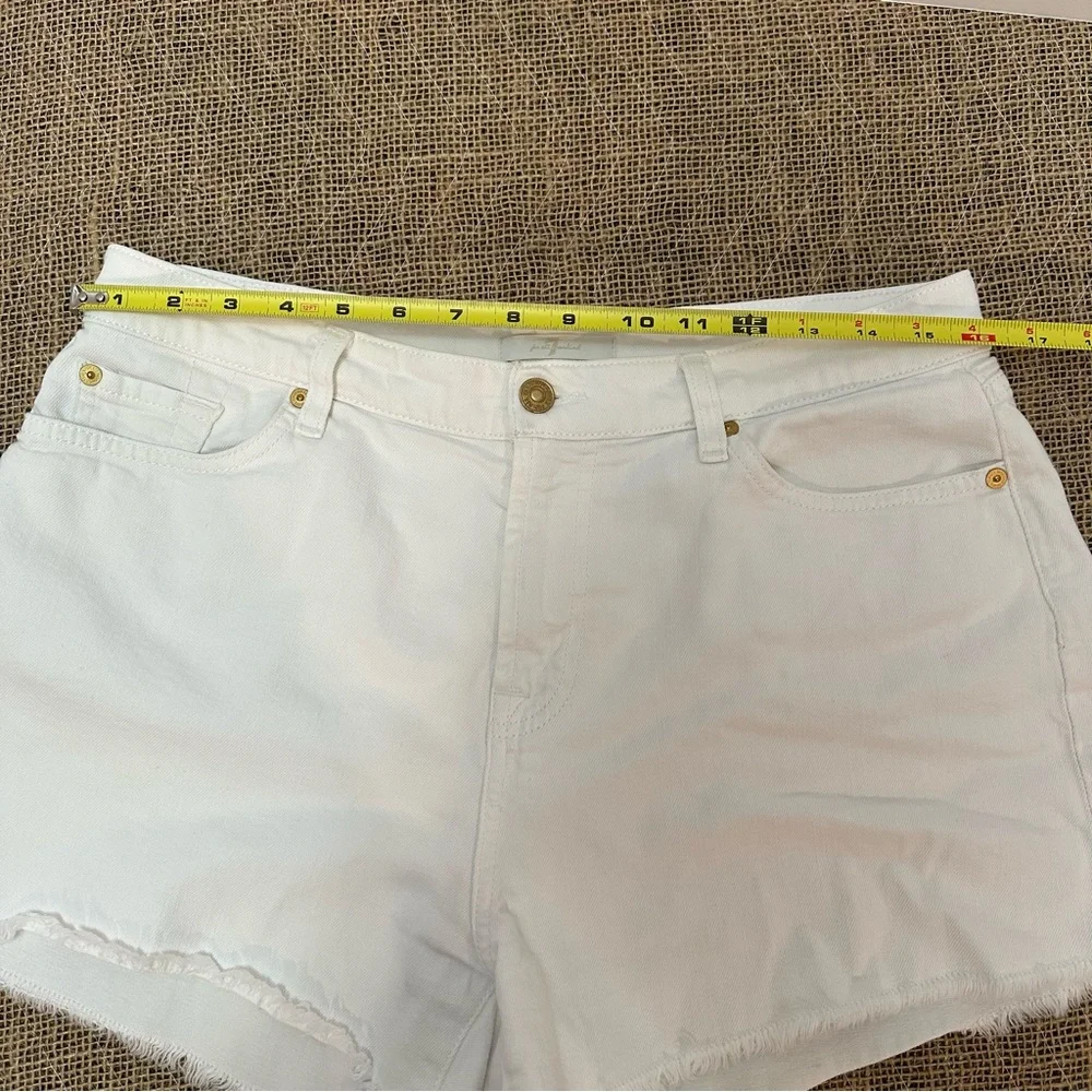 7 FOR ALL MANKIND‎ S-29 HIGH WAIST SHORT RAW HEM WHITE CUT OFF SHORTS 🤍